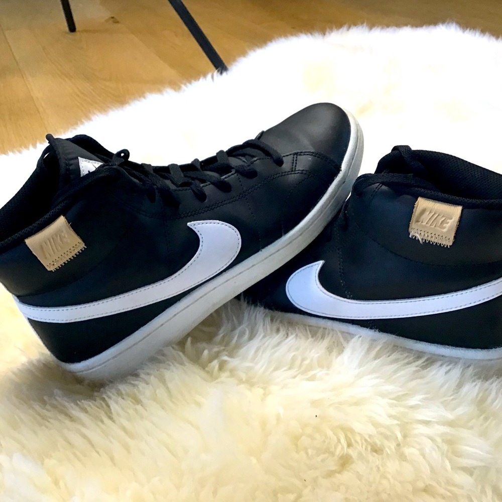 Women’s 9 Nike court royale legacy 2